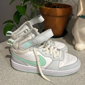 Nike Mint and White Sneakers *EUC*